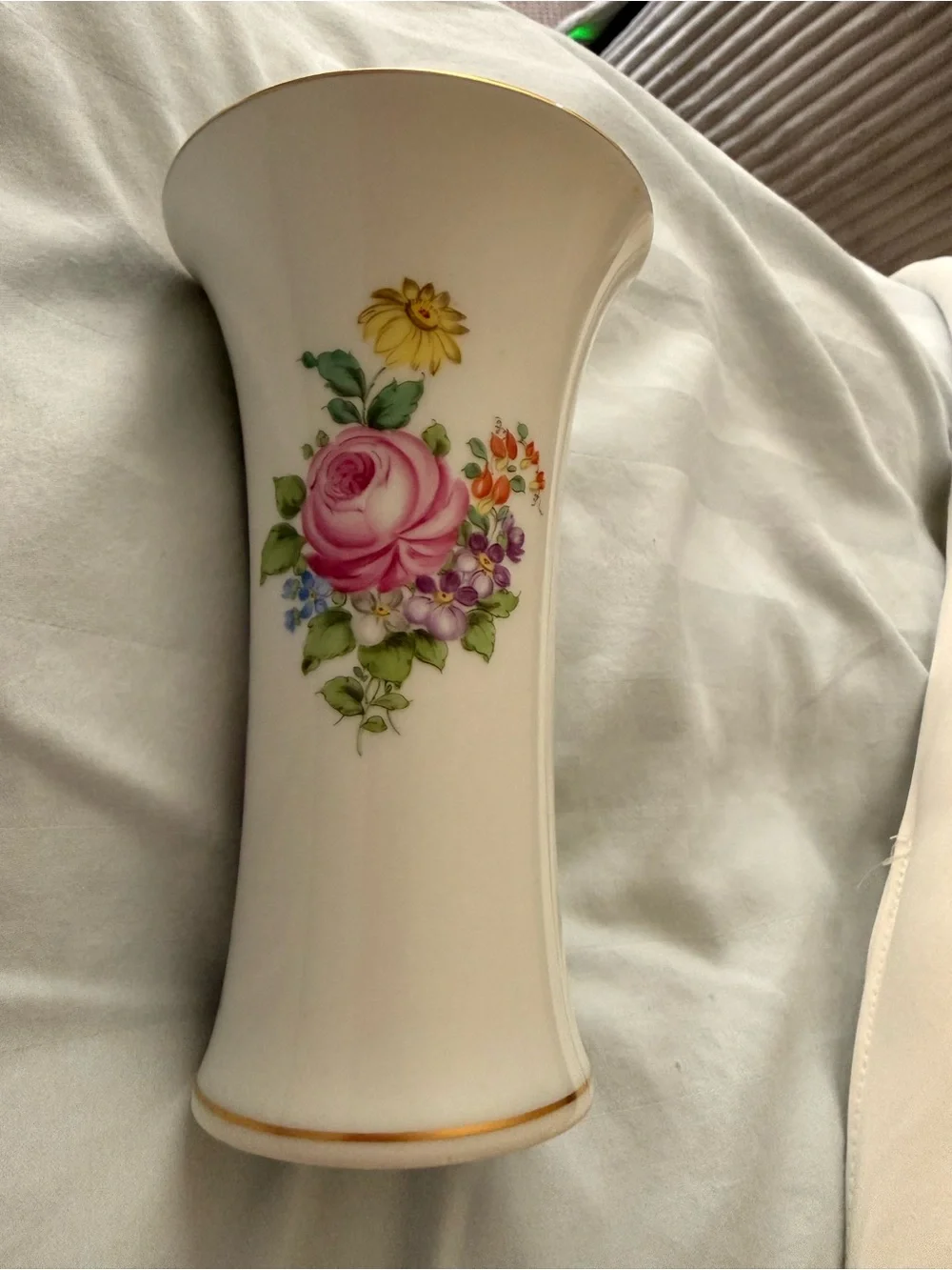 Elegant White Porcelain Floral Vase with Gold Trim